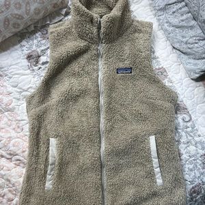 PATAGONIA womens “los gatos fleece vest” size medium worn a handful of times.